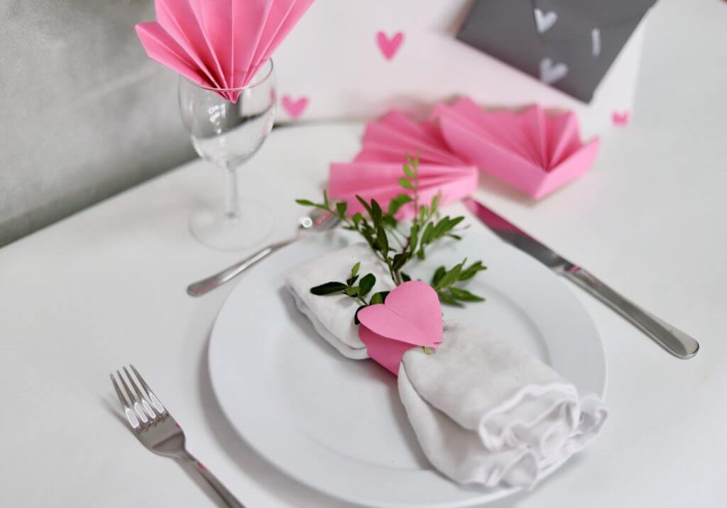enkel dukning alla hjärtans dag