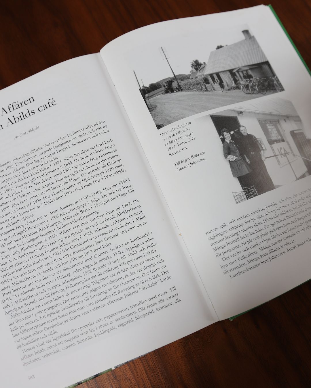 uppslagen bok om affären och huset i abild genom åren