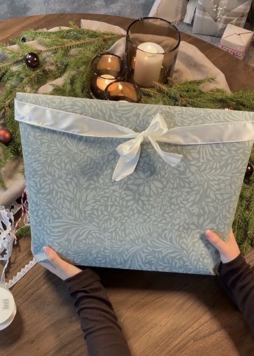 diy rosetter av tapet till dukningen