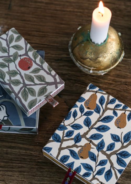 dukning med diy servettring av gul tapet