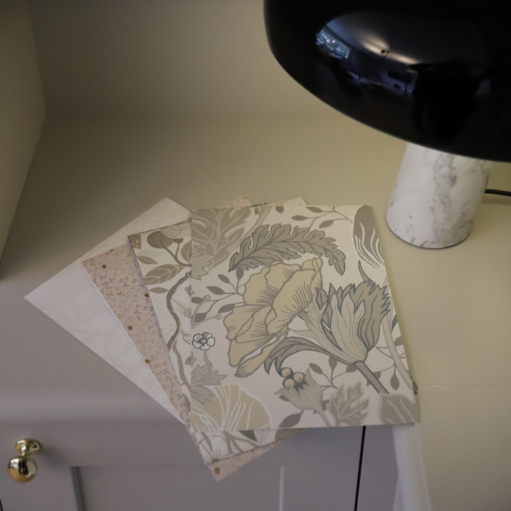 tapetprover jämföra med möbler i butik