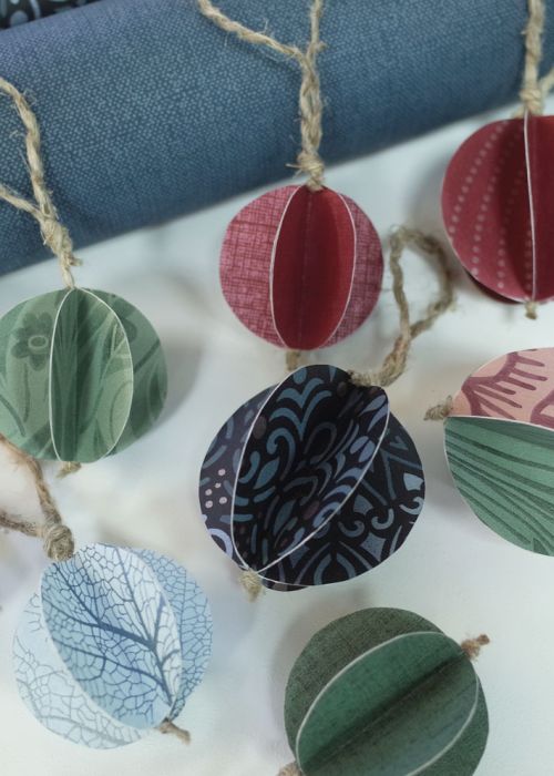 dukning med diy servettring av gul tapet