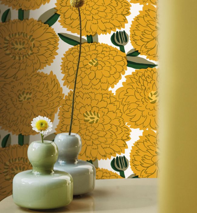 Rum med tapet med stora gula blommor från Marimekko